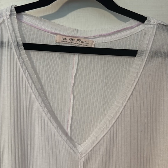 We The Free by Free People Women's White V neck Tee Size Medium - Picture 4 of 12